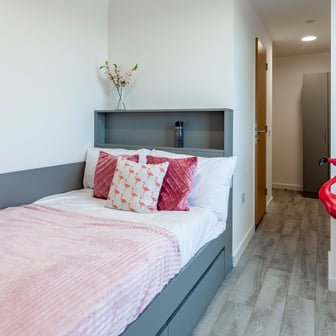 Sky View En Suite - Image 3